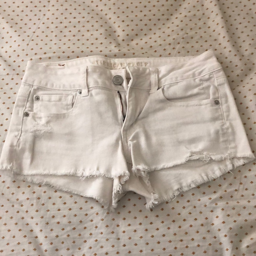 Mid rise white American Eagle shorts